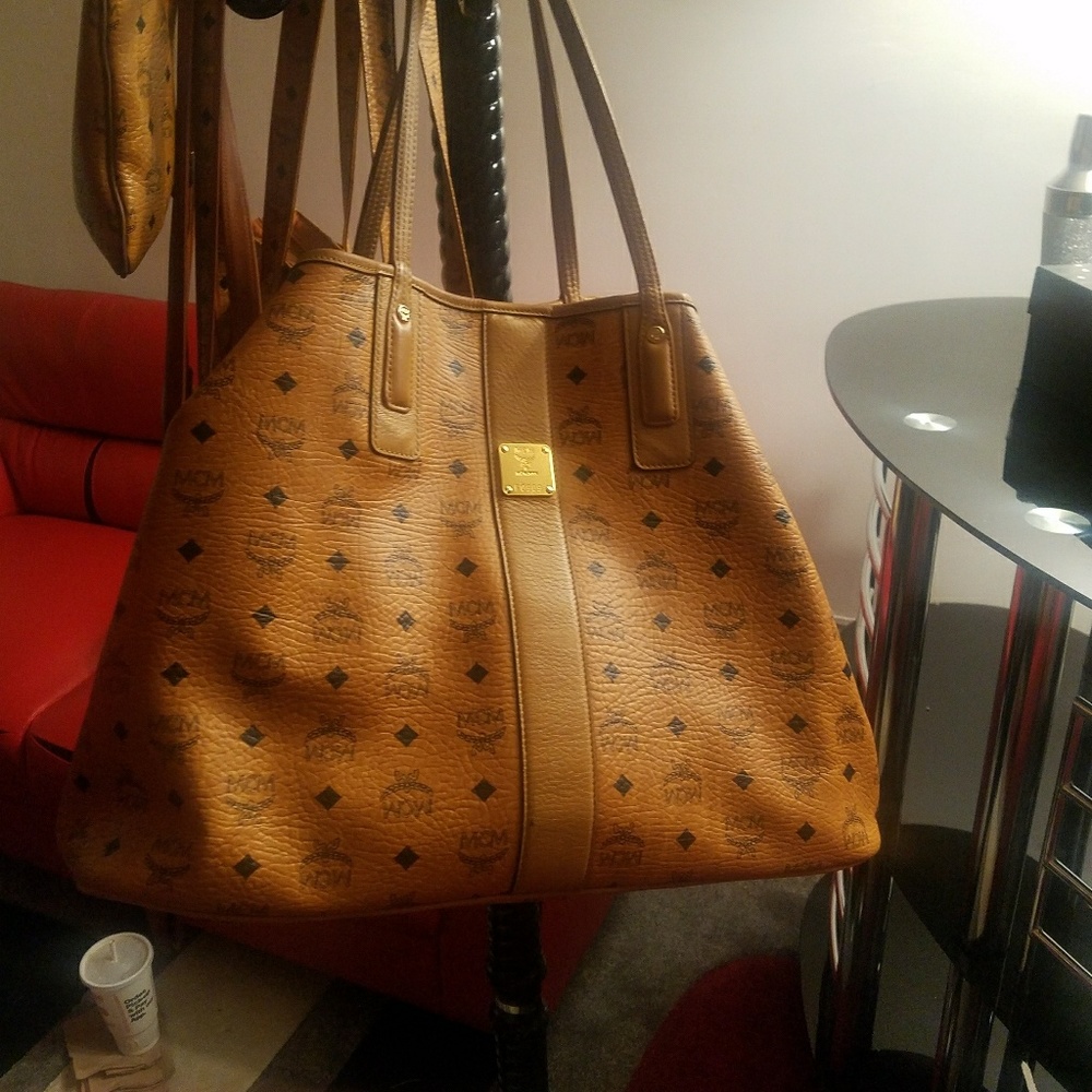 Large "Liz" Mcm
